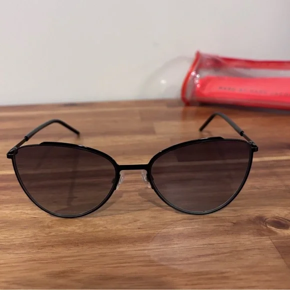 Marc by Marc Jacobs Black Cat Eye Sunglasses w/ Red Case 100% Authentic Women's - Picture 1 of 16